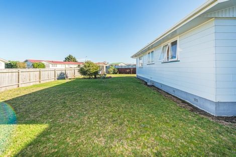Photo of property in 21 Gibbons Crescent, Castlecliff, Whanganui, 4501