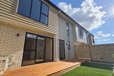 Photo of property in 2/7 Peverill Crescent, Papatoetoe, Auckland, 2025