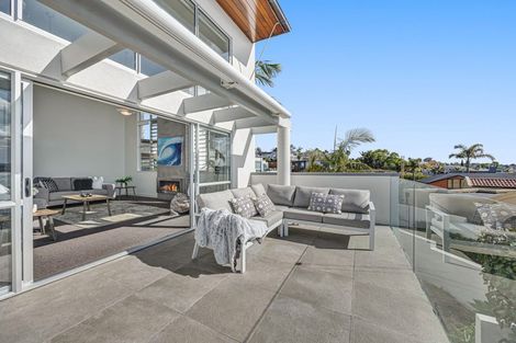 Photo of property in 15 Courtneys, West Harbour, Auckland, 0618