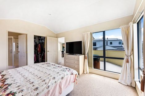 Photo of property in 5 Birkinshaw Grove, Riverstone Terraces, Upper Hutt, 5018