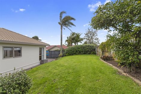 Photo of property in 10 Westminster Gardens, Unsworth Heights, Auckland, 0632