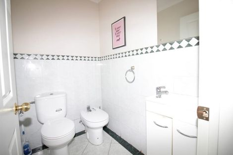 Photo of property in 1 Beragh Place, East Tamaki, Auckland, 2016