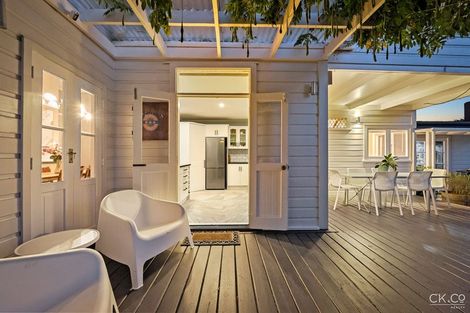 Photo of property in 2 Barton Road, Heretaunga, Upper Hutt, 5018