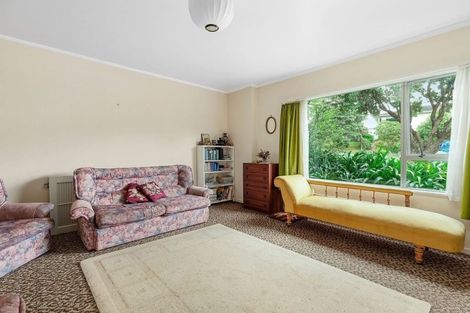 Photo of property in 1 Zande Terrace, Tawa, Wellington, 5028