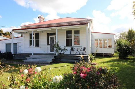 Photo of property in 28 Elliot Street, Inglewood, 4330