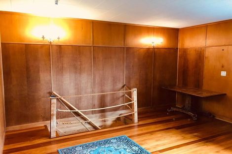 Photo of property in 10 Taungata Road, York Bay, Lower Hutt, 5013