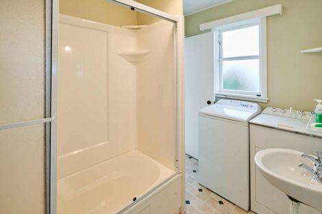 Photo of property in 28 Totara Street, Eastbourne, Lower Hutt, 5013