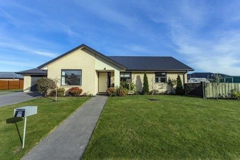 Photo of property in 35 Riverview Road, Rangiora, 7400