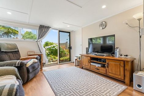 Photo of property in 76 Racecourse Road, Waiuku, 2123