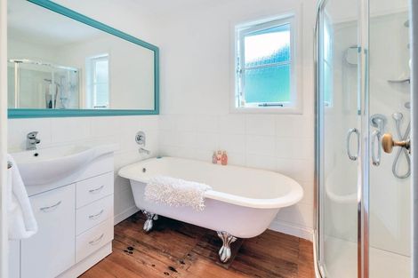 Photo of property in 21 Birdwood Road, Swanson, Auckland, 0612