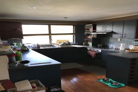 Photo of property in 2/4 Elizabeth Drive, West Harbour, Auckland, 0618