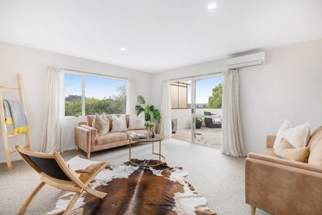 Photo of property in 12 Mandeville Place, Unsworth Heights, Auckland, 0632