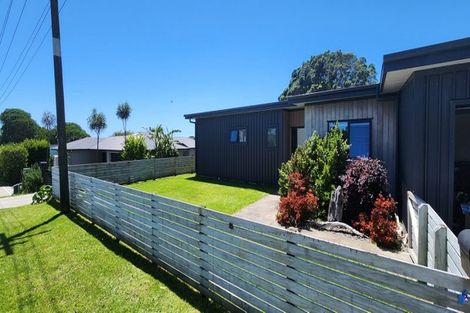 Photo of property in 115 Wairau Road, Oakura, 4314