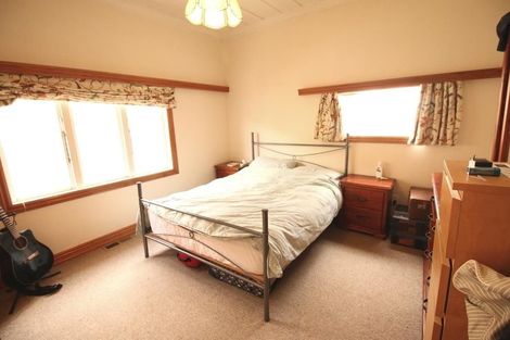 Photo of property in 135 Astley Avenue, New Lynn, Auckland, 0600