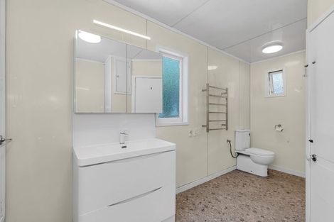 Photo of property in 2/5 Edgars Road, Westmere, Auckland, 1022