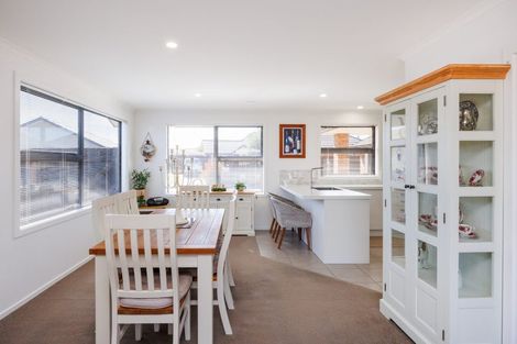 Photo of property in 18 Medallion Court, Kelvin Grove, Palmerston North, 4414