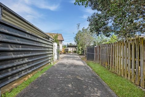 Photo of property in 2/13 De Quincey Terrace, Highland Park, Auckland, 2010