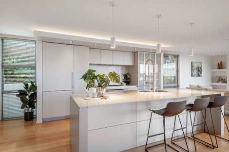 Photo of property in 49 Parr Terrace, Castor Bay, Auckland, 0620