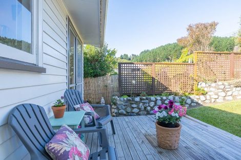 Photo of property in 6 Kaitawa Crescent, Paraparaumu, 5032