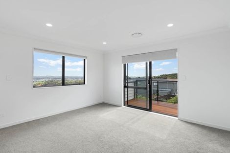 Photo of property in 54 Armstrong Farm Drive, East Tamaki Heights, Auckland, 2016