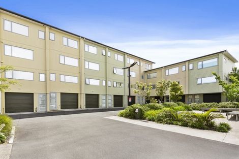 Photo of property in 5/11 Ray Small Drive, Papakura, 2110