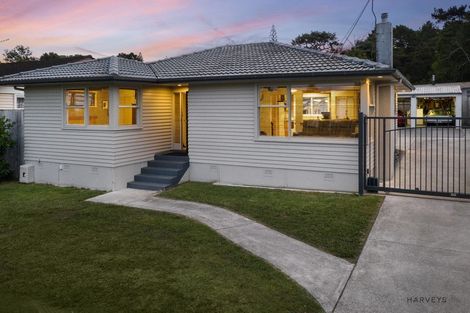 Photo of property in 42 Castleford Street, Green Bay, Auckland, 0604