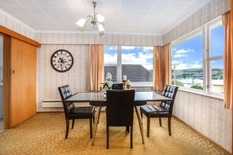Photo of property in 39 Saint Johns Terrace, Tawa, Wellington, 5028