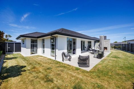 Photo of property in 30 Dogwood Way, Milson, Palmerston North, 4414