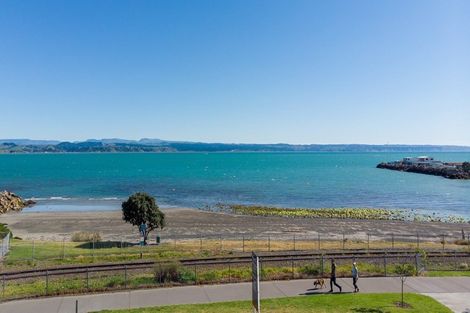 Photo of property in 6 Breakwater Road, Bluff Hill, Napier, 4110