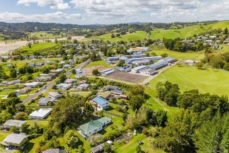 Photo of property in 25 Derrick Road, Kawakawa, 0210