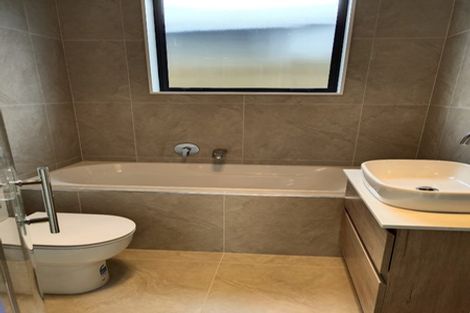 Photo of property in 1 Castlepoint Avenue, Takanini, 2110