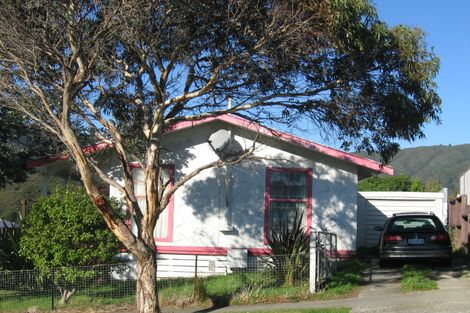 Photo of property in 24 Clapham Grove, Stokes Valley, Lower Hutt, 5019