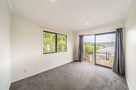 Photo of property in 9 Lowry Heights, Stokes Valley, Lower Hutt, 5019