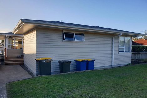 Photo of property in 33 Vodanovich Road, Te Atatu South, Auckland, 0610