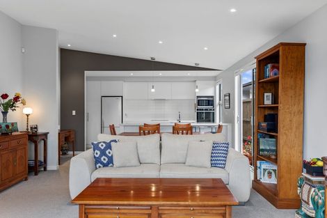 Photo of property in 90 Saint Pauls Drive, Brookfield, Tauranga, 3110