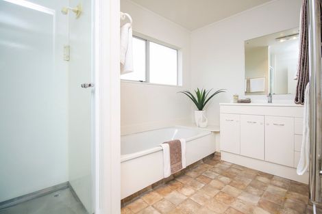 Photo of property in 2/41 Seabrook Avenue, New Lynn, Auckland, 0600