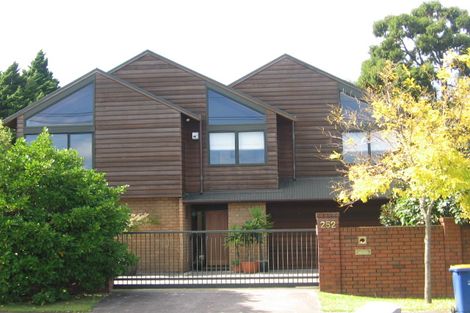 Photo of property in 252 Titirangi Road, Titirangi, Auckland, 0604