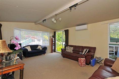 Photo of property in 15 Westhaven Drive, Tawa, Wellington, 5028