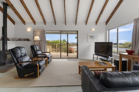 Photo of property in 10 Amokura Street, Waikanae, 5036