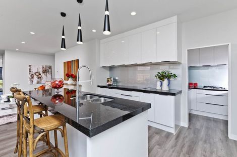 Photo of property in 3 Crompton Place, Orewa, 0931