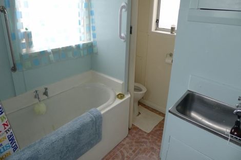 Photo of property in 2 Dawick Street, Foxton Beach, Foxton, 4815