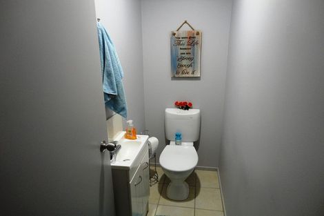 Photo of property in 2 Nagle Place, Golflands, Auckland, 2013