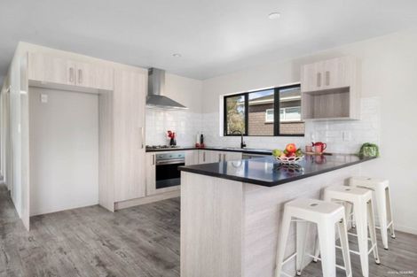 Photo of property in 5 Younger Lane, Massey, Auckland, 0614