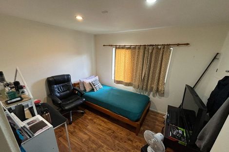 Photo of property in 76a View Road, Henderson, Auckland, 0612