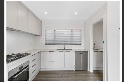 Photo of property in 8 Waihanga Way, Bucklands Beach, Auckland, 2014