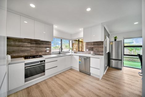 Photo of property in 8 Lamia Place, The Gardens, Auckland, 2105