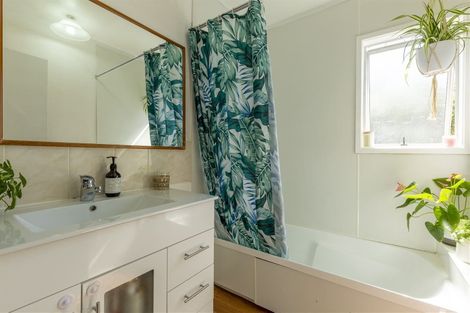 Photo of property in 9 Everard Avenue, Army Bay, Whangaparaoa, 0930