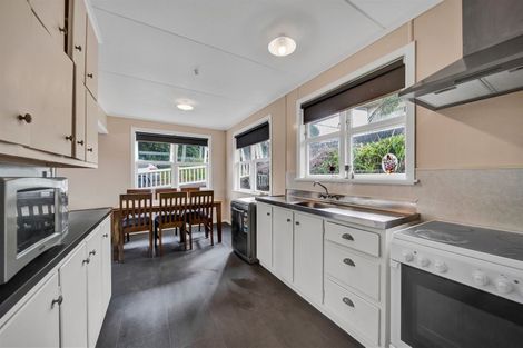 Photo of property in 51d Omata Road, Marfell, New Plymouth, 4310