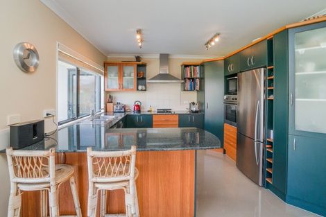 Photo of property in 5 Tollana Road, Te Atatu Peninsula, Auckland, 0610