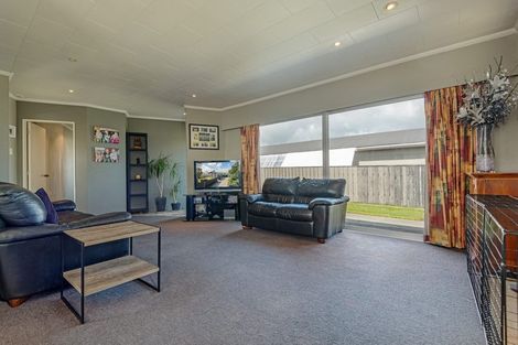 Photo of property in 22 Rhodes Drive, Kelvin Grove, Palmerston North, 4414
